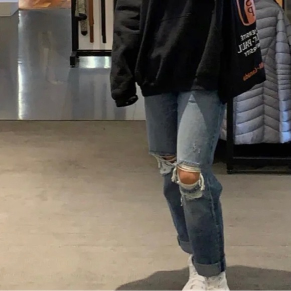 Garage Ripped Mom Jeans - Picture 4 of 5